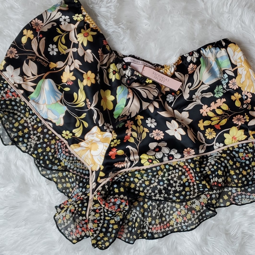 Victoria’s Secret Satin Sleep Shorts - Picture 5 of 8